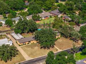 2634 Oxford Ave (50)