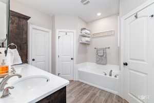 8322 Lynx Lane (17)