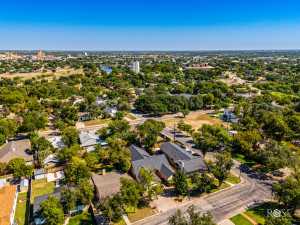 418 S Adams St (39)