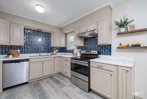 2739 Notre Dame Ave (18)
