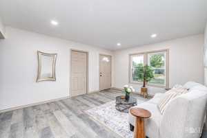 2739 Notre Dame Ave (9)