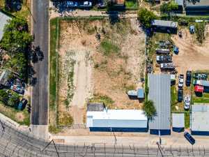313 E 19th St (39)
