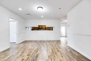 704 N Broadway St (10)
