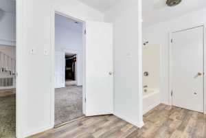 704 N Broadway St (20)