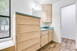 704 N Broadway St (28)