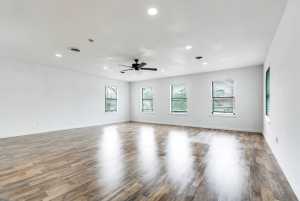 704 N Broadway St (32)