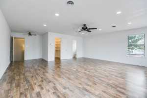 704 N Broadway St (33)
