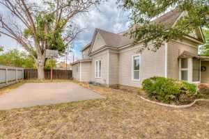 704 N Broadway St (29)