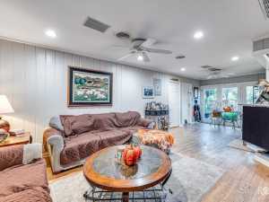 2402 Live Oak St (17)