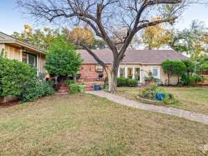 2402 Live Oak St (31)