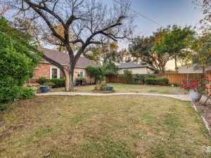 2402 Live Oak St (32)