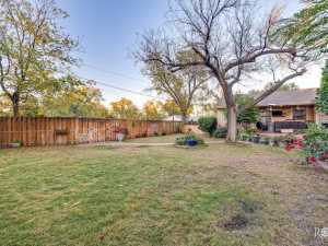 2402 Live Oak St (33)