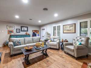 2402 Live Oak St (8)