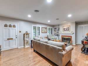 2402 Live Oak St (9)