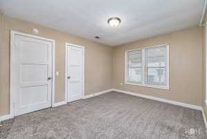 310 N Van Buren St (21)