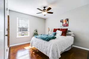 718 E 45th St (21)