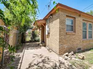 2229 Waco St (25)