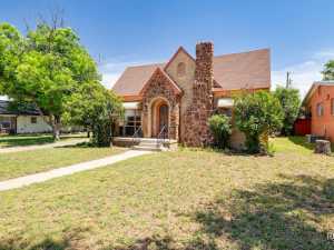 2229 Waco St (5)