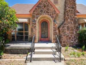 2229 Waco St (6)