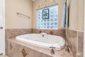 6033 Kingsbridge Dr (24)