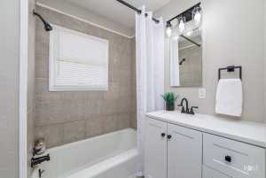 306 E 38th St (15)