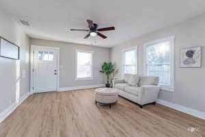 306 E 38th St (5)