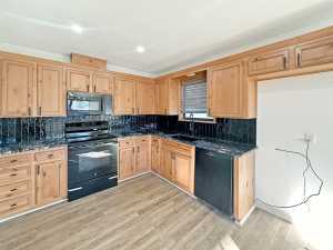 1214 Gregory Dr (12)