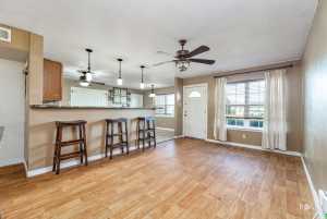 909 E 41st St (10)