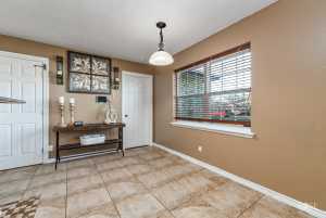 909 E 41st St (11)