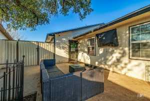 909 E 41st St (25)