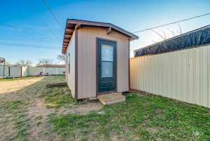 909 E 41st St (27)
