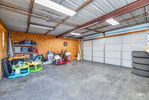 909 E 41st St (30)