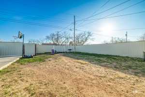 909 E 41st St (31)