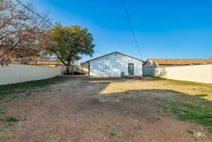 909 E 41st St (33)
