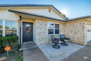 909 E 41st St (6)