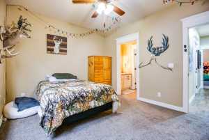 8146 McCormick Dr (32)