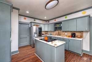 423 S Washington Dr (7)