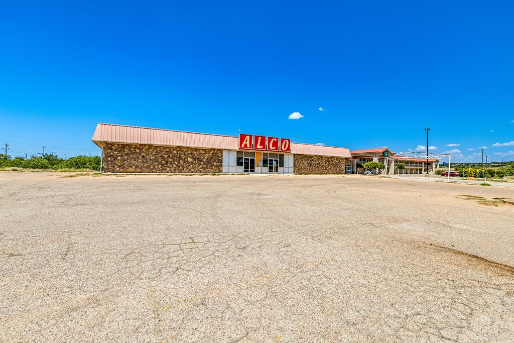 223 N Hwy 277N