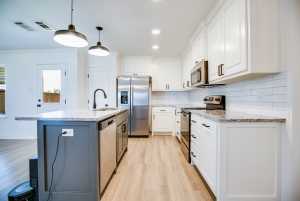 909 E 39th St (10)