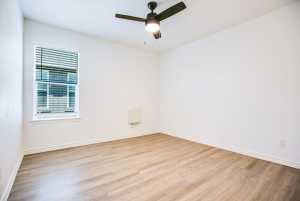 909 E 39th St (14)