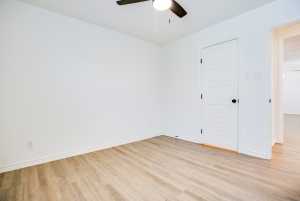 909 E 39th St (15)