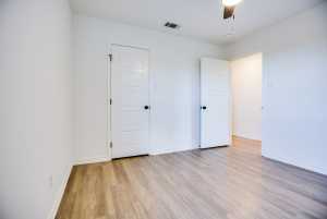 909 E 39th St (18)