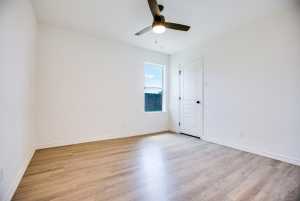 909 E 39th St (19)