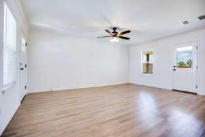 909 E 39th St (6)