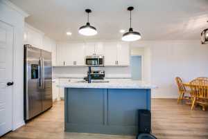 909 E 39th St (8)