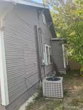 210 W Ave B (7)