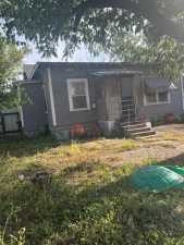 210 W Ave B (8)