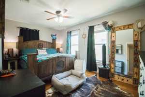 213 N Van Buren St (6)