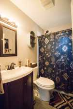 213 N Van Buren St (11)