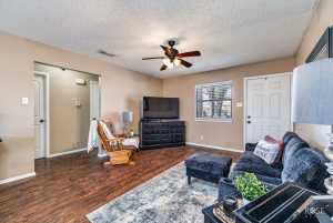 136 E 42nd St (10)